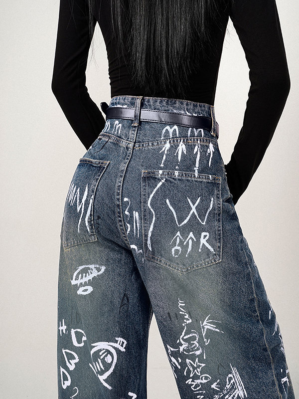 Distressed Random Graffiti Print Boyfriend Jeans-3