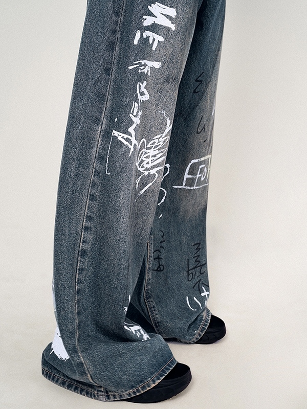 Distressed Random Graffiti Print Boyfriend Jeans-4